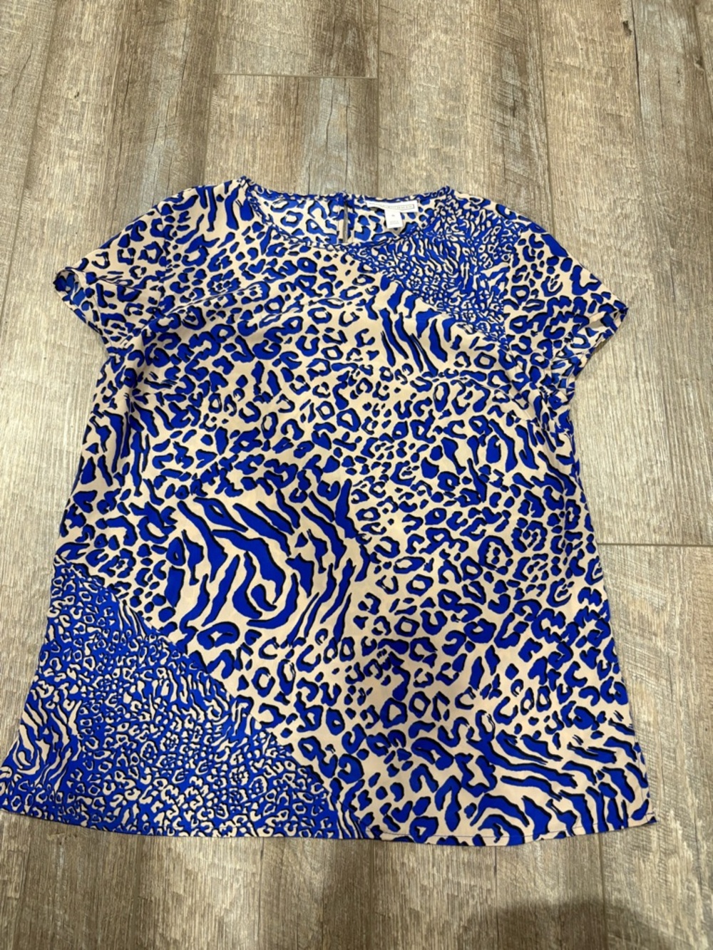 Dana Buchman Blue and Beige Animal Print Short Sleeve Tee
